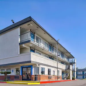 motel-6-anaheim-fullerton-east.topanaheimhotels.com/