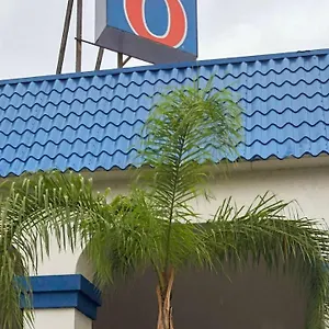 Hotel 6-daytona Beach, Fl - Speedway